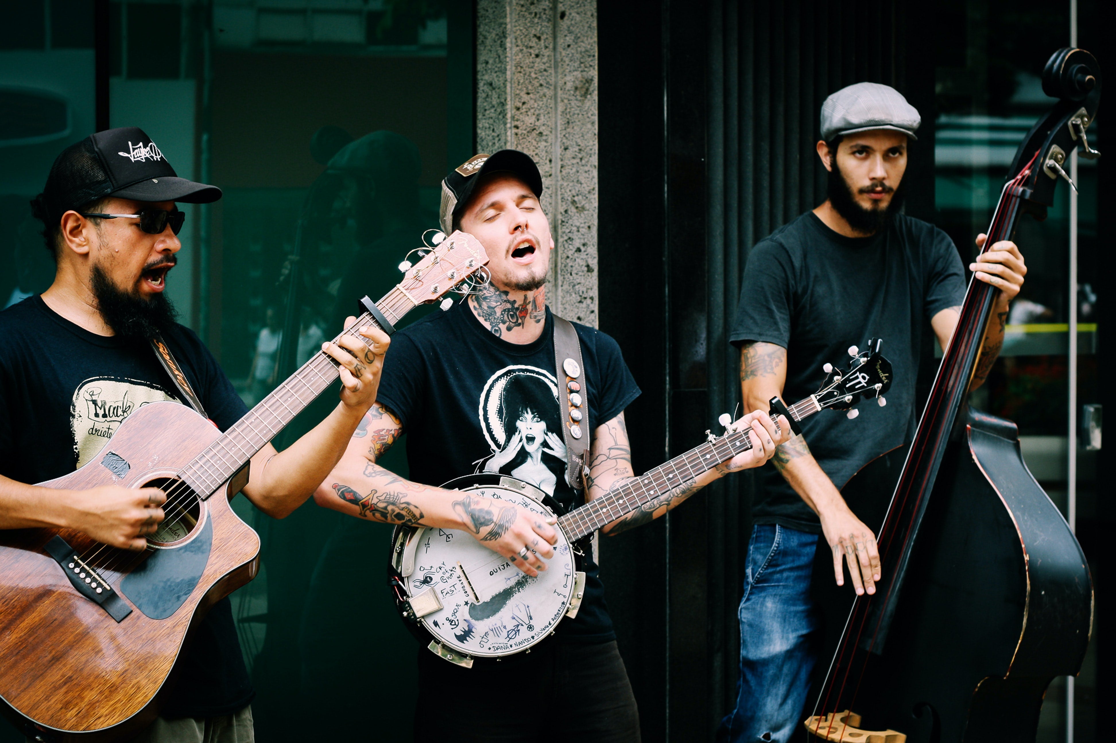BANJO VS GUITAR: WHAT ARE THE DIFFERENCES BETWEEN THEM?